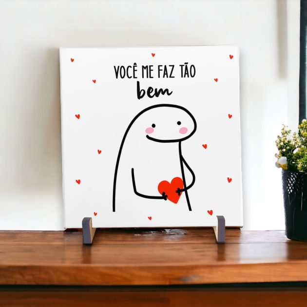 Azulejo decorativo com a frase Você me faz tão bem – Para presentear o amor