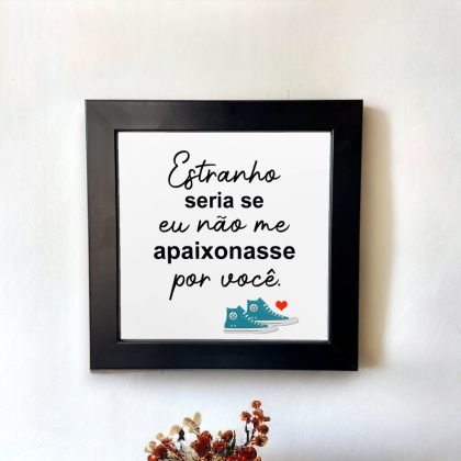 Azulejo decorativo com a frase Estranho seria se eu não me apaixonasse por você - Para presentear o amor