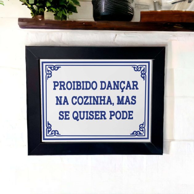 Azulejo decorativo para cozinha com frase Proibido dançar na cozinha, mas se quiser pode Coleção Portugal Azulejo Português