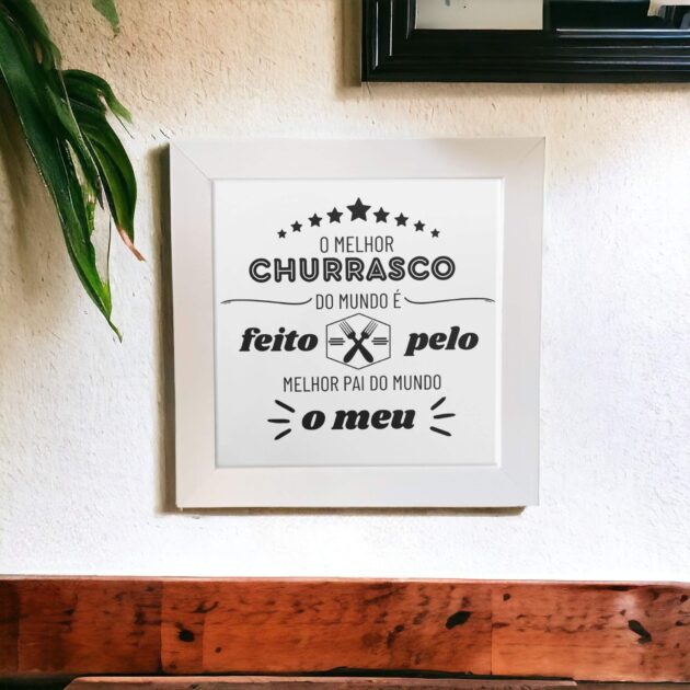 Azulejo decorativo com a frase O melhor churrasco do mundo é feito pelo melhor pai do mundo o meu