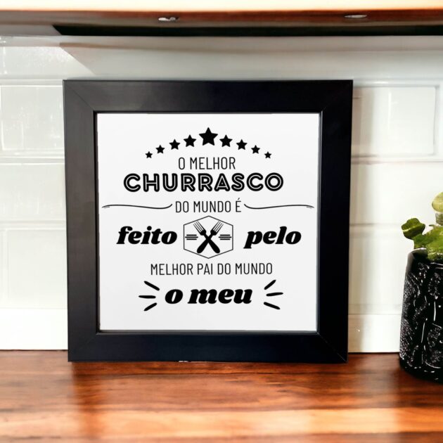 Azulejo decorativo com a frase O melhor churrasco do mundo é feito pelo melhor pai do mundo o meu