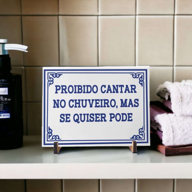 Azulejo decorativo para banheiro com a frase Proibido cantar no chuveiro, mas se quiser pode - Coleção Portugal Azulejo Português