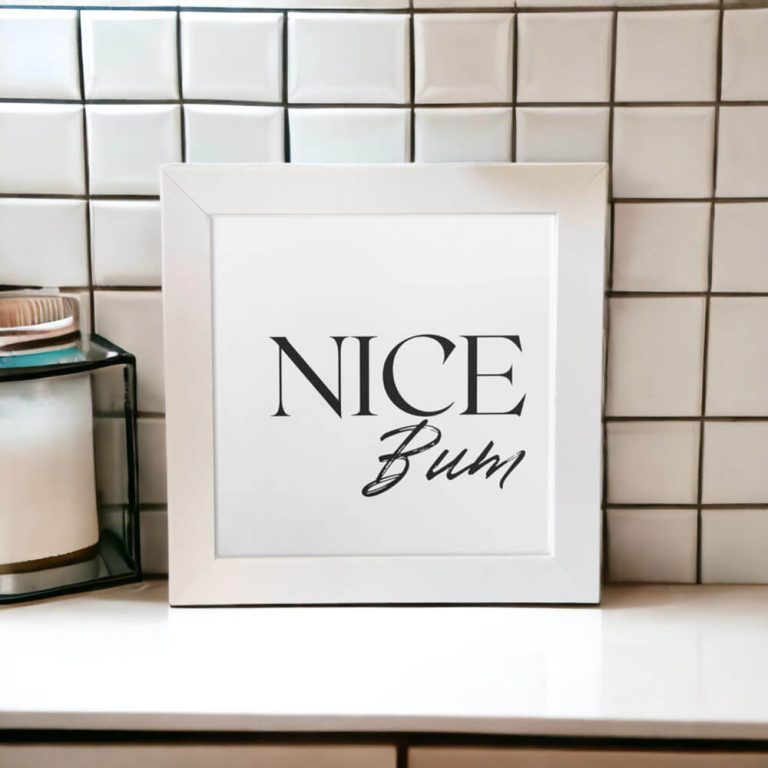 Azulejo decorativo para banheiro com a frase Nice bum