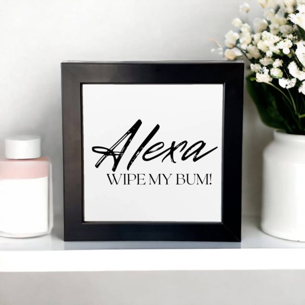 Azulejo decorativo para banheiro com a frase Alexa, wipe my bum - Meu banheiro P&B