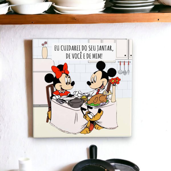Azulejo decorativo para cozinha do Mickey e Minnie com frase Eu cuidarei do seu jantar, de você e de mim
