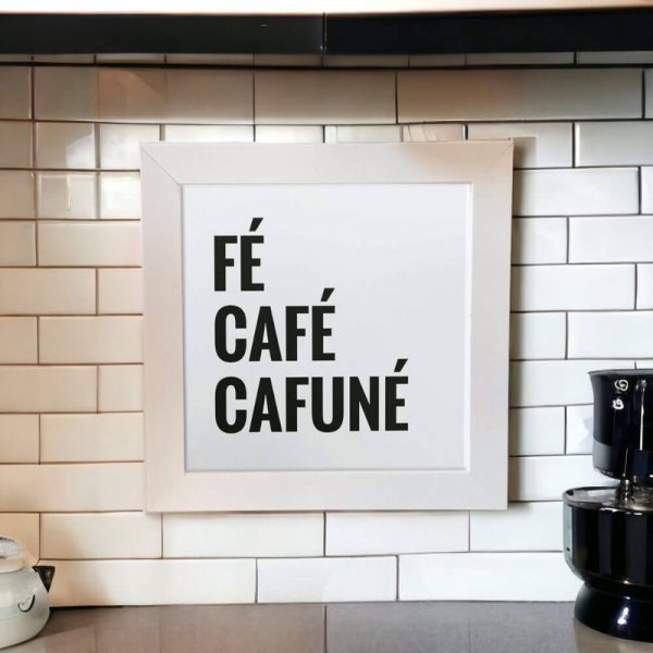 Azulejo decorativo para cantinho do café com a frase Fé café cafuné