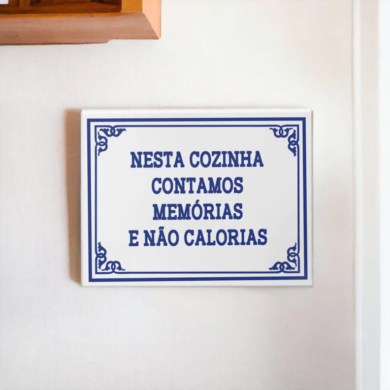 Azulejo decorativo para cozinha com a frase Nesta cozinha contamos memórias e não calorias