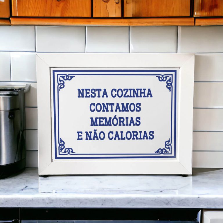 Azulejo decorativo para cozinha com a frase Nesta cozinha contamos memórias e não calorias