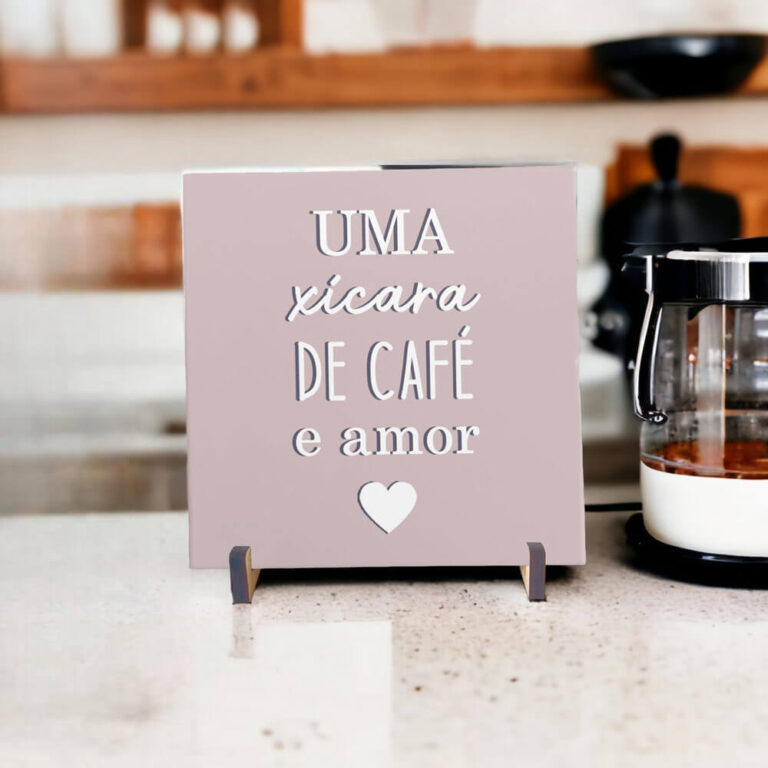 Azulejo decorativo para cantinho do café com a frase Uma xícara de café e amor