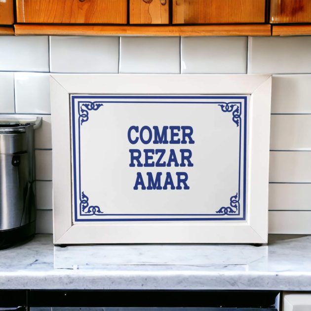 Azulejo decorativo com frase Comer Rezar Amar Coleção Portugal Azulejo Português