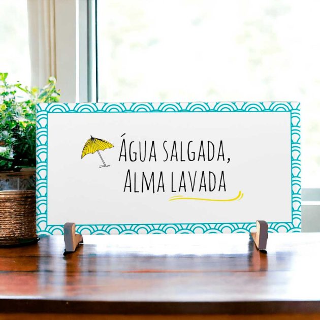 Azulejo decorativo com frase alma salgada alma lavada decoração com tema de praia