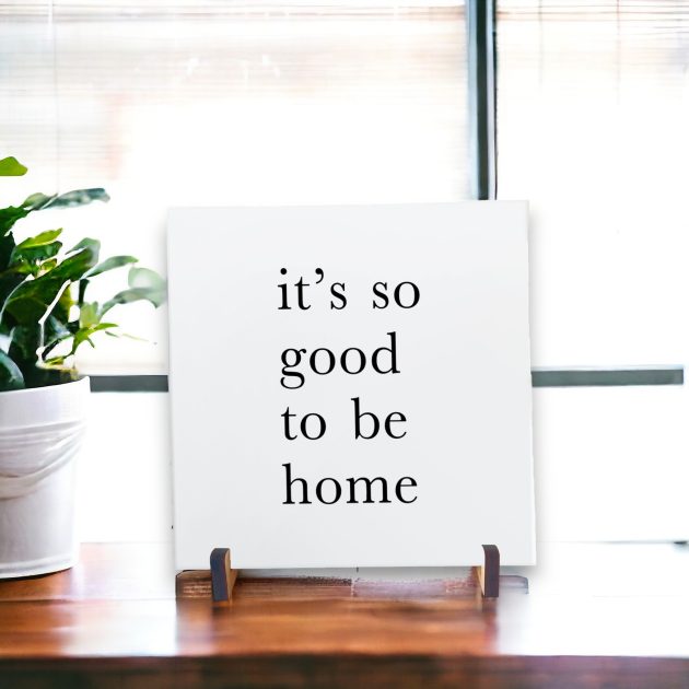 Azulejo decorativo com a frase It's so good to be home