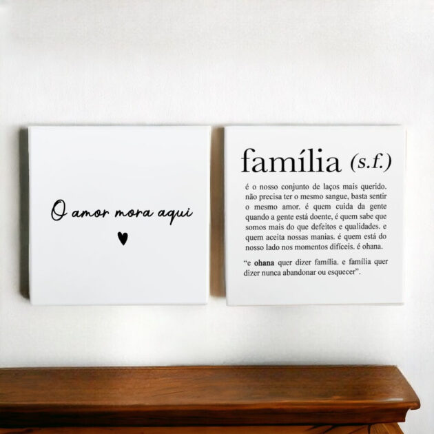 Conjunto de azulejos decorativos com a frase O Amor mora aqui + Definição de Família