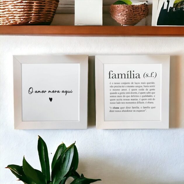 Conjunto de azulejos decorativos com a frase O Amor mora aqui + Definição de Família