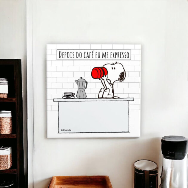 Azulejo decorativo do Snoopy para o cantinho do café com a frase Depois do café eu me expresso