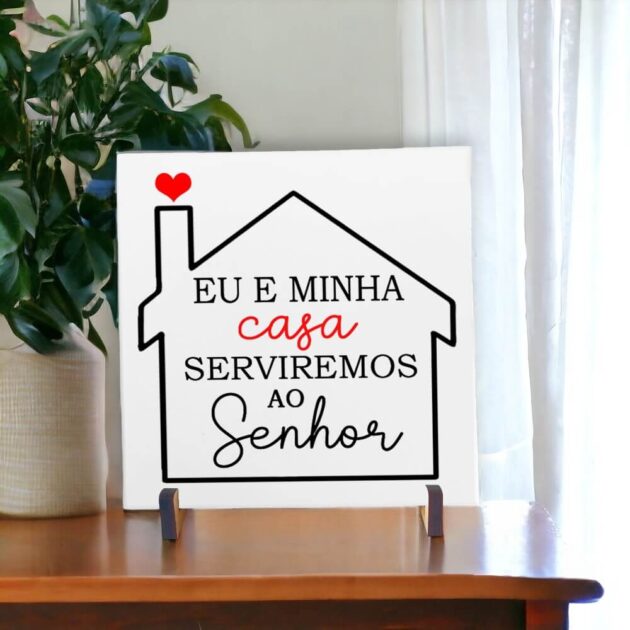 Azulejo decorativo com a frase Eu e a minha casa serviremos ao Senhor