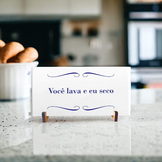 Azulejo decorativo para cozinha com a frase Você lava e eu seco