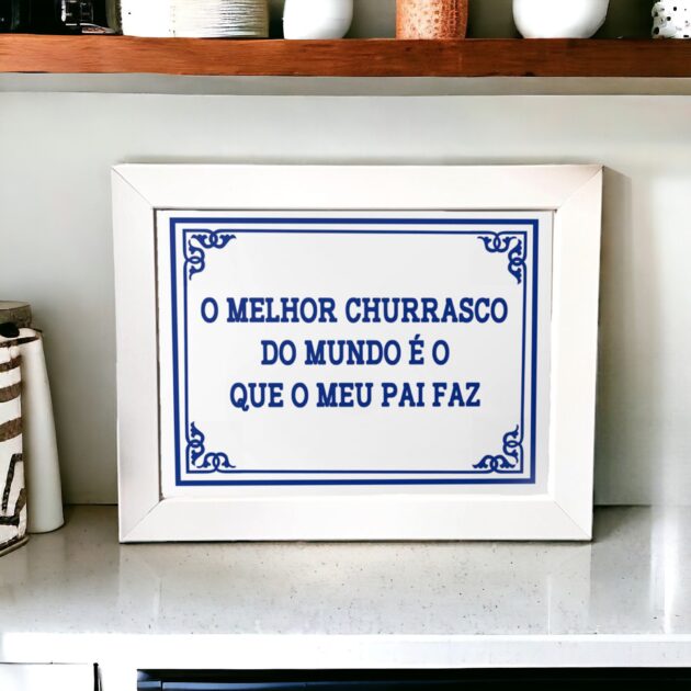 Azulejo decorativo com a frase O melhor churrasco do mundo é o que o meu pai faz  - Coleção Portugal - Presente para o Dia dos Pais