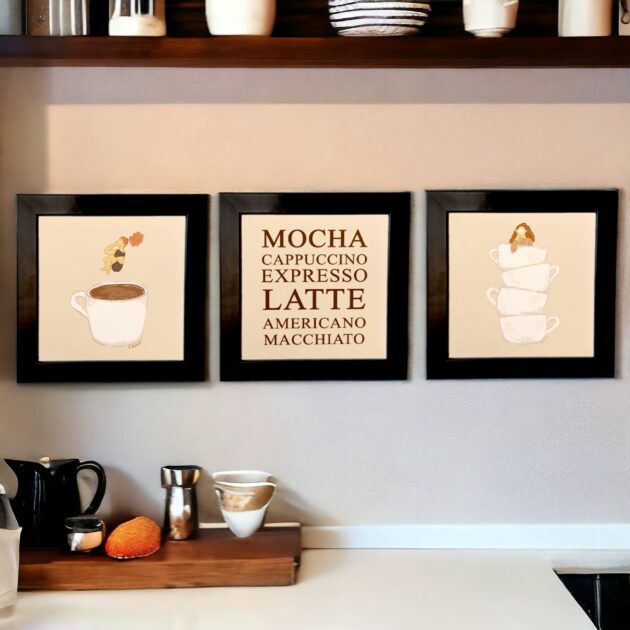 Conjunto de três azulejos decorativos para o cantinho do café moça pulando na xícara, tipos de café e moça tomando café dentro de várias xícaras - Coleção Café e Arte