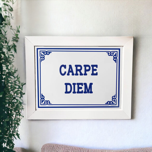 Azulejo decorativo com a frase Carpe Diem - Coleção Portugal