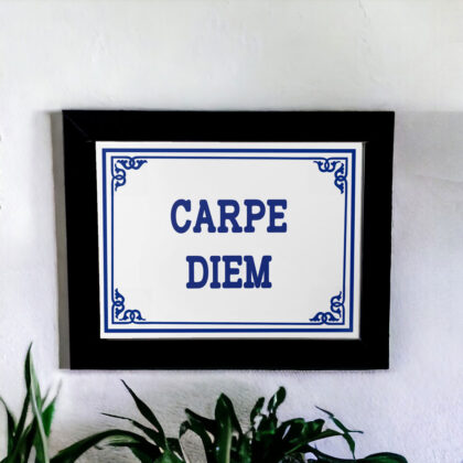 Azulejo decorativo com a frase Carpe Diem - Coleção Portugal