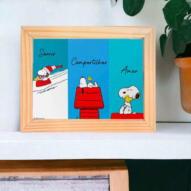 Azulejo decorativo do Snoopy com a frase Sorrir, Compartilhar, Amar