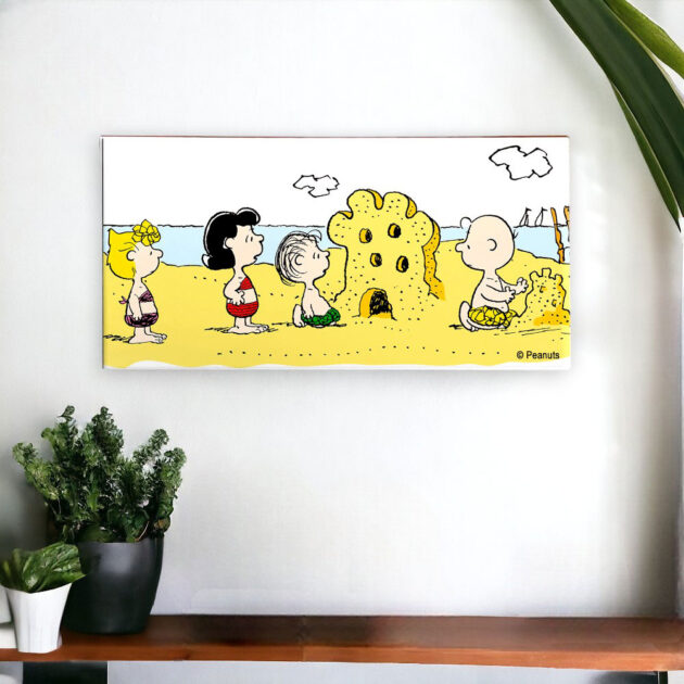 Azulejo decorativo da Turma do Snoopy na praia e com um castelo de areia