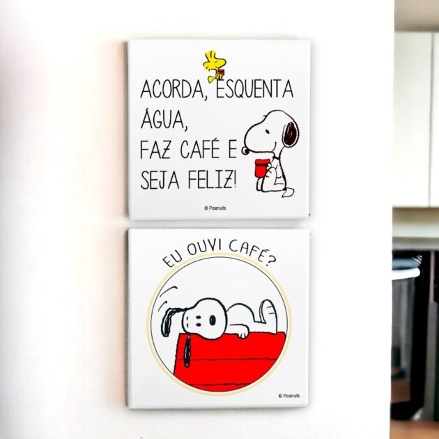 Conjunto de dois azulejos decorativos para o cantinho do café do Snoopy com o azulejo Acorda, esquenta água, faz café e seja feliz e Eu ouvi café?