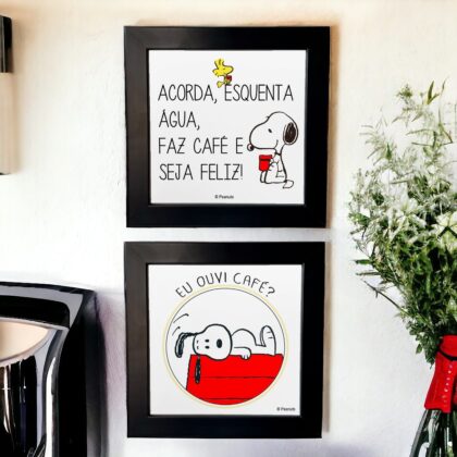 Conjunto de dois azulejos decorativos para o cantinho do café do Snoopy com o azulejo Acorda, esquenta água, faz café e seja feliz e Eu ouvi café?