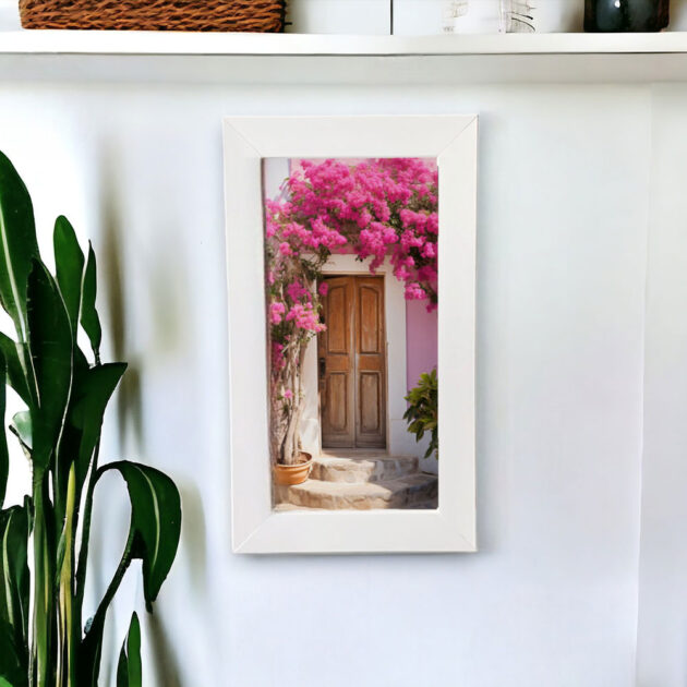 Azulejo decorativo Sonhar com o desenho de uma porta marrom e com flores rosas pink - Coleção Encantos