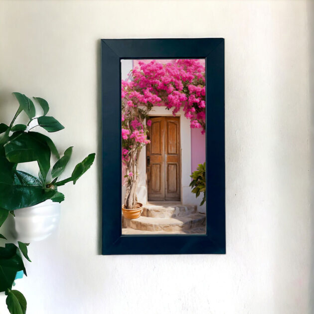 Azulejo decorativo Sonhar com o desenho de uma porta marrom e com flores rosas pink - Coleção Encantos