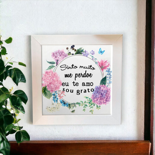 Azulejo decorativo com a frase Sinto muito, me perdoe, eu te amo e sou grato com um fundo branco e flores roxas - Oponopono