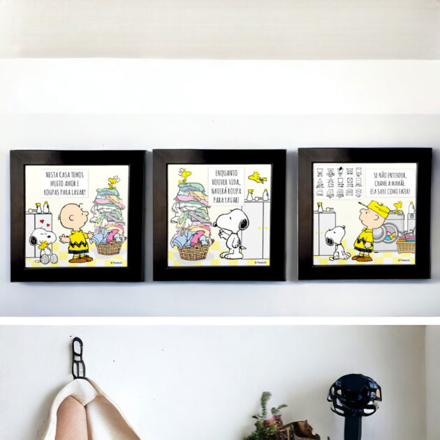 Conjunto de três azulejos decorativos para a lavanderia do Snoopy com o azulejo Nesta casa temos muito amor e roupas para lavar; Enquanto houver vida, haverá roupa para lavar; Se não entender, chame a mamãe