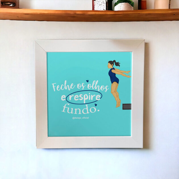 Azulejo decorativo com a frase Feche os olhos e respire fundo com o desenho de uma menino pulando com o fundo azul