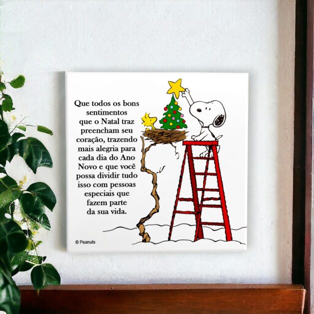 Azulejo decorativo do Snoopy de Natal: Snoopy em cima da casinha na neve