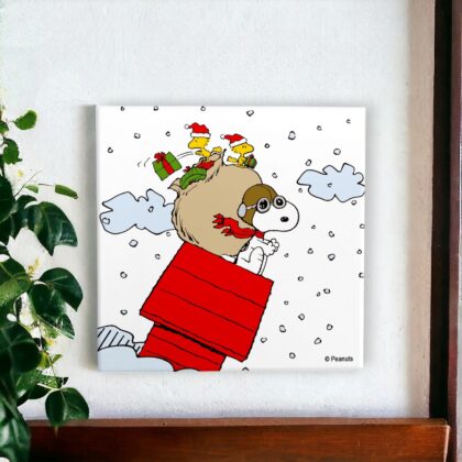 Azulejo decorativo do Snoopy de Natal: Snoopy em cima da casinha na neve