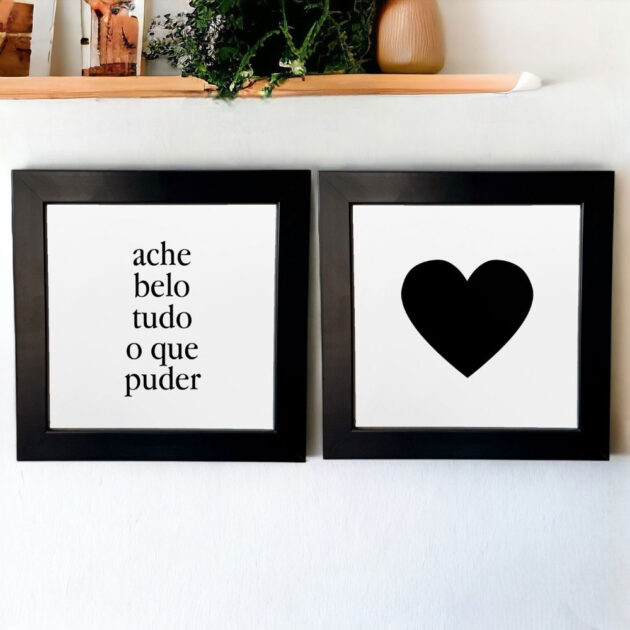 Conjunto de dois azulejos decorativos com a frase Ache o belo tudo o que puder e um Coração Preto