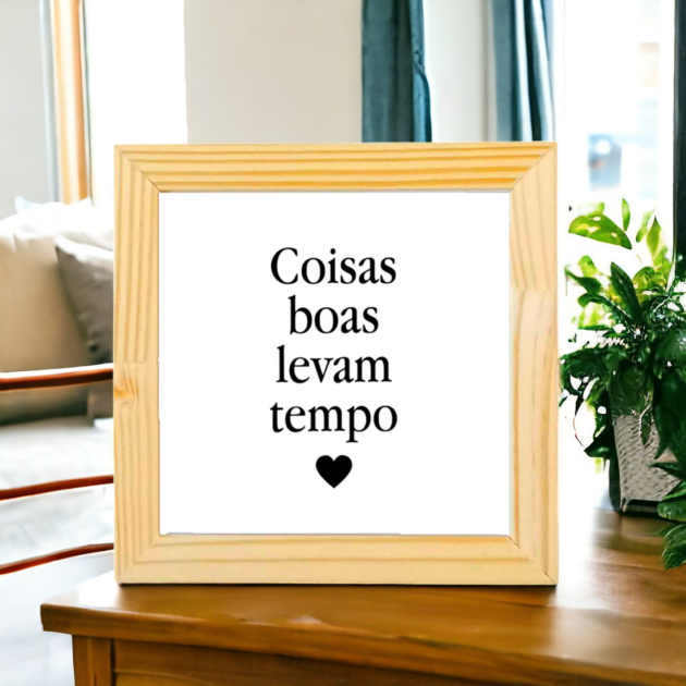 Azulejo decorativo com a frase Coisas boas levam tempo 