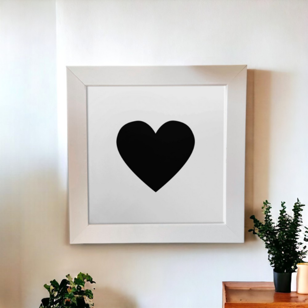 Azulejo decorativo com o desenho de um Coração Preto