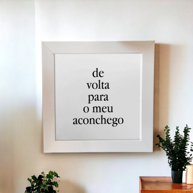 Azulejo decorativo com a frase De volta para o meu aconchego