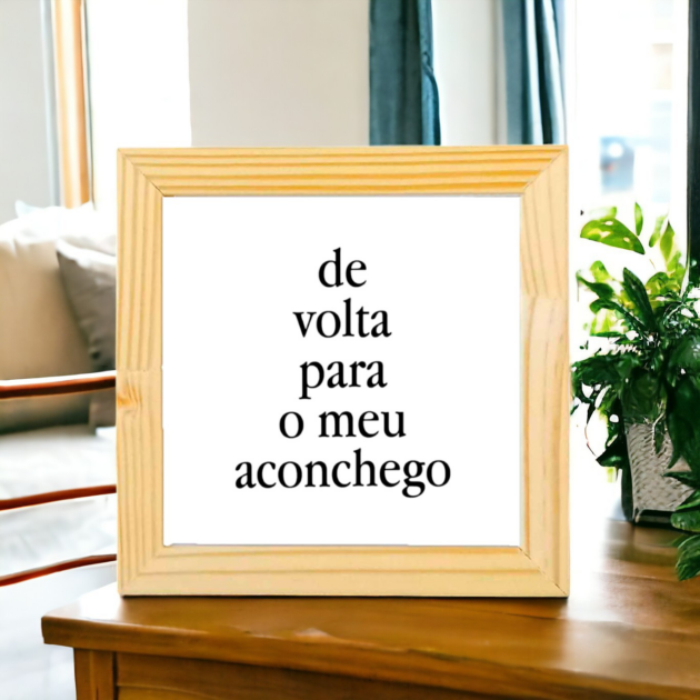 Azulejo decorativo com a frase De volta para o meu aconchego