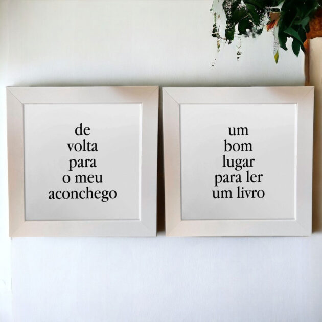 Conjunto de dois azulejos decorativos com a frase De volta para o meu aconchego e Um bom lugar para ler um livro