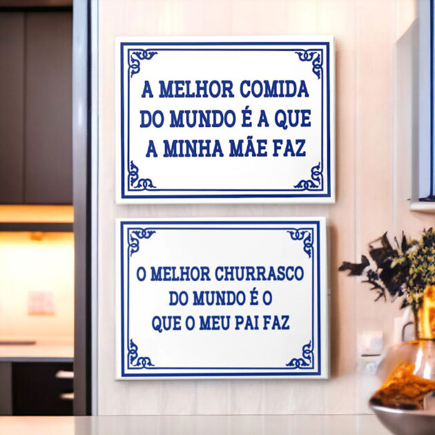 Conjunto de azulejos decorativos para presentear com as frases A melhor comida do mundo é a que a minha mãe faz e O melhor churrasco do mundo é o que o meu pai faz  - Coleção Portugal Azulejo Português