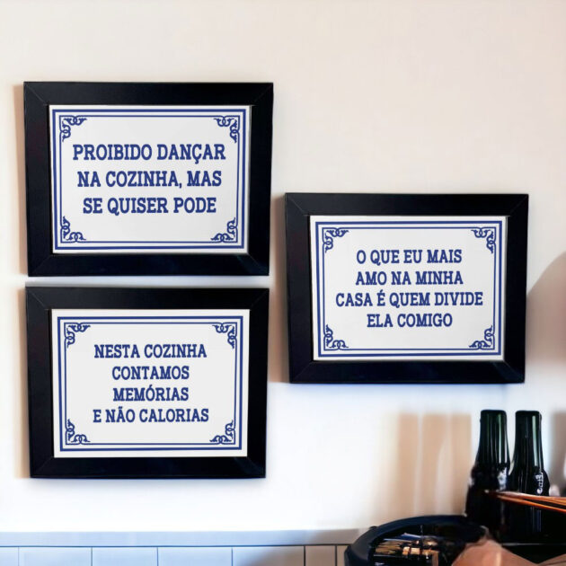 Conjunto de azulejos decorativos com as frases O que eu mais amo na minha casa é quem divide ela comigo, Proibido dançar na cozinha, mas se quiser pode e Nesta cozinha contamos memórias e não calorias