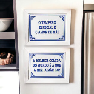 Conjunto de azulejos decorativos para a cozinha com as frases O tempero especial é o amor de mãe e A melhor comida do mundo é a que a minha mãe faz  - Coleção Portugal Azulejo Português