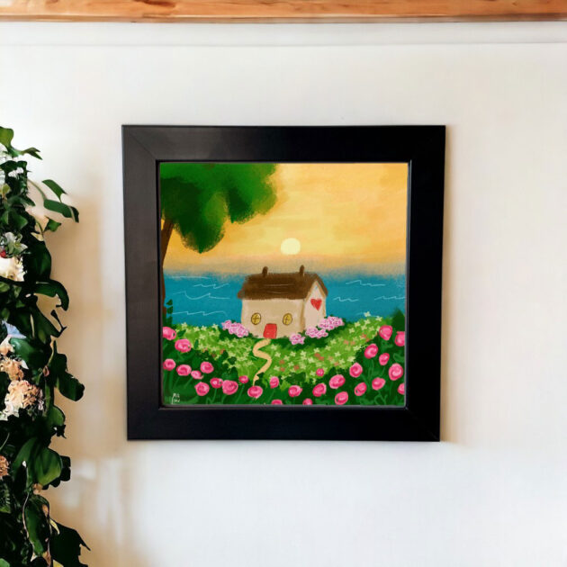Azulejo decorativo com o desenho de uma casa com um jardim com flores rosas e um nascer do Sol 