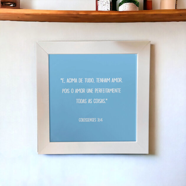Azulejo decorativo com o versículo E, acima de tudo, tenham amor, pois o amor une perfeitamente todas as coisa - Colossenses 3:14