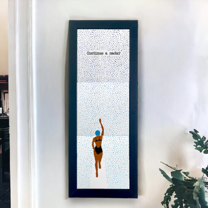 Trio de azulejos decorativos com o desenho de uma mulher nadando com a frase Continue a nadar - Modelo 3